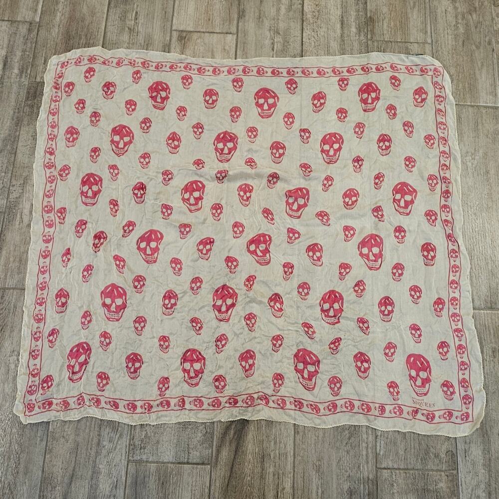 Alexander McQueen Classic Skull Foulard Womens One Size Ivory Pink Silk Scarf